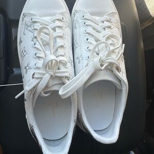 Fashion LV shoes from Korea - excellent condition worn once